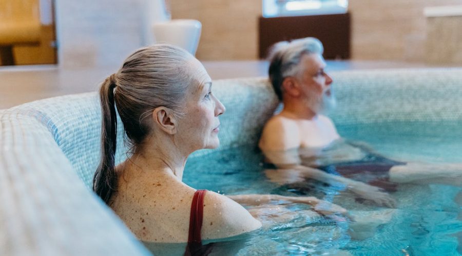 Ce trebuie să faci când îți cureți pentru prima dată jacuzzi-ul exterior