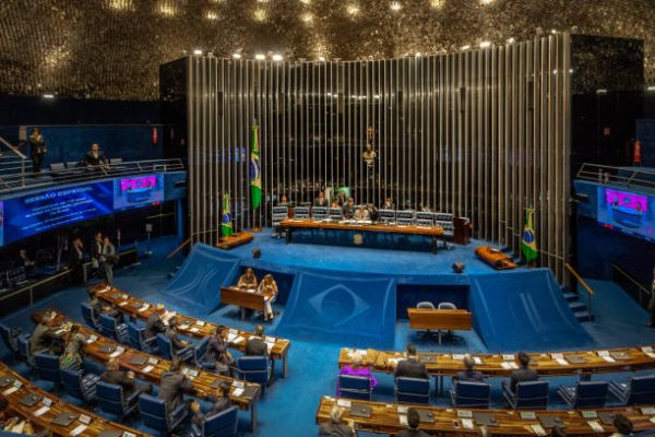 Cine conduce comisiile parlamentare
