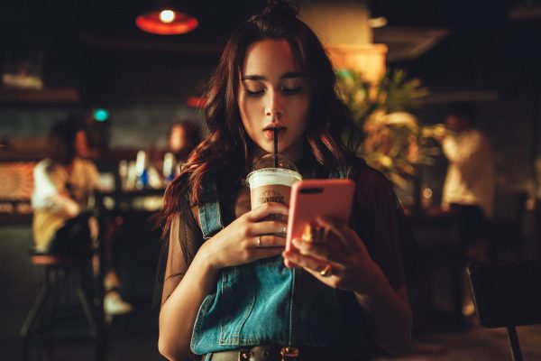 Galaxy A22 5G: cum a adus internetul rapid la preț mic