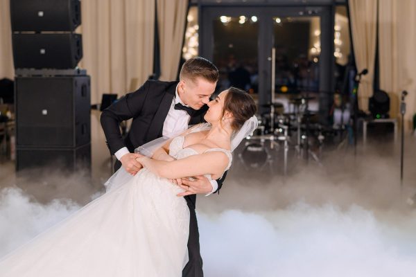 Ce este primul dans al mirilor și ce melodii se potrivesc?