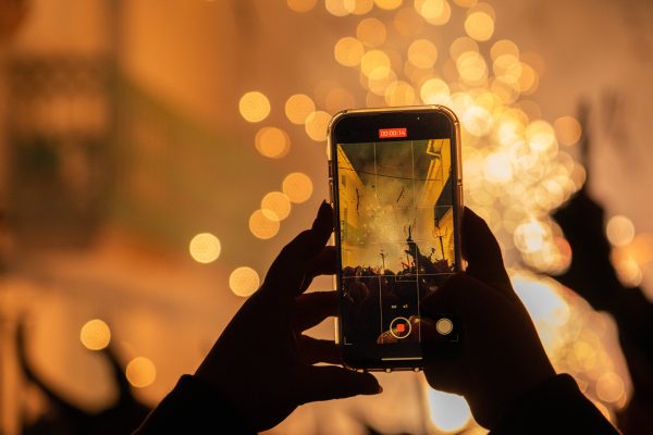 Aparatele foto compacte mai au sens în era telefoanelor performante?