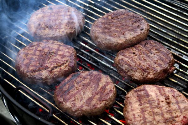 Cum gătești burgeri perfecți pe grătar