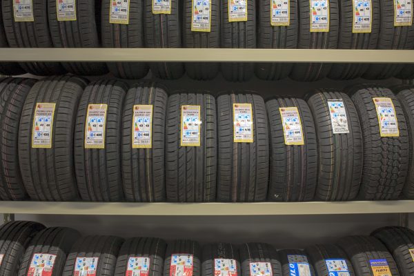 Ce trebuie să verifici înainte să cumperi un set nou de anvelope