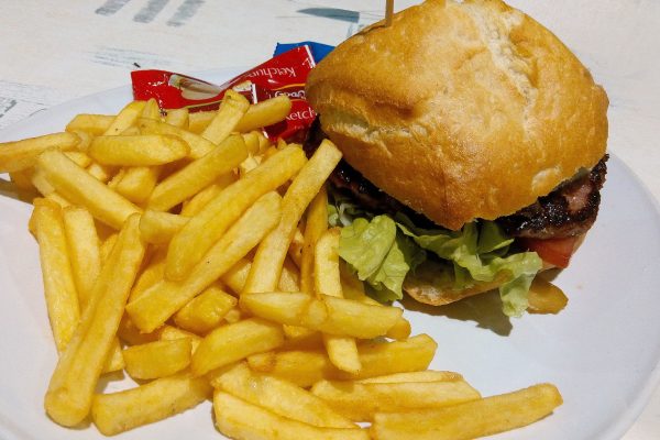 Colesterol mărit și riscul de boli cardiovasculare. Ce legătură există între ele