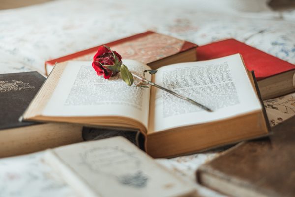 5 cărți romantice pe care le-am citit luna asta (și pe care chiar le recomand)
