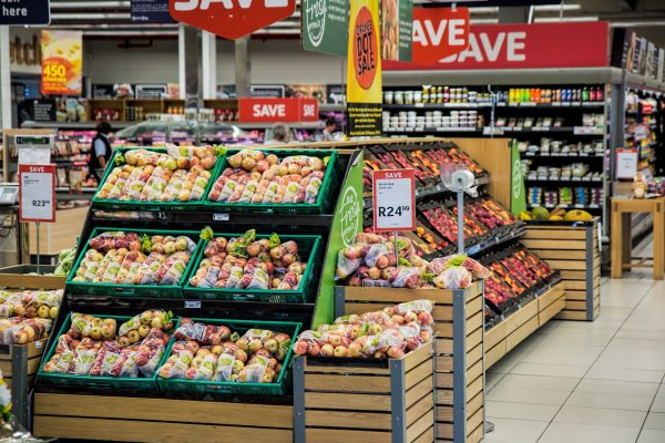 De ce sunt unele alimente mai scumpe în România decât în alte țări europene?